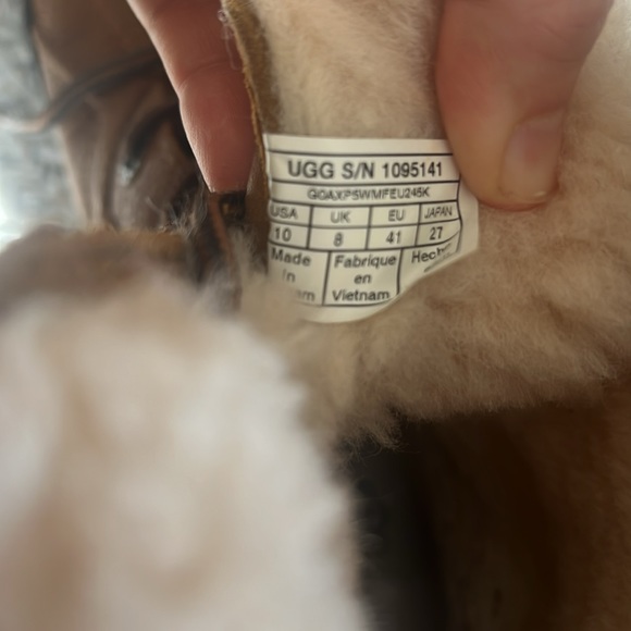 UGG Adirondack III Boot (Like new) - Picture 4 of 6